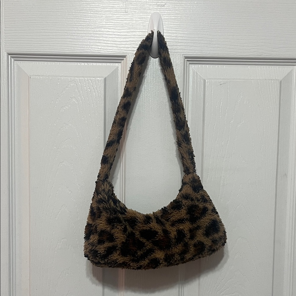 Chic Leopard Print Faux Fur Shoulder Bag